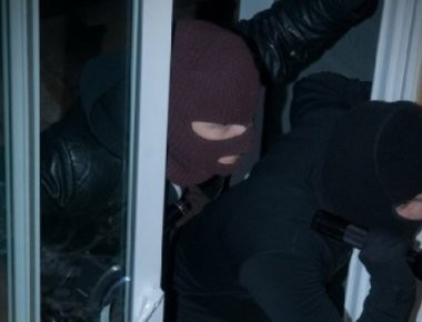 Οδηγίες της ΕΛ.ΑΣ: Πώς να προφυλαχθείτε από τους ληστές όσο θα λείπετε για Πάσχα